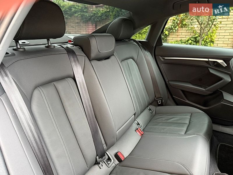 Седан Audi A3 2022 в Чернівцях