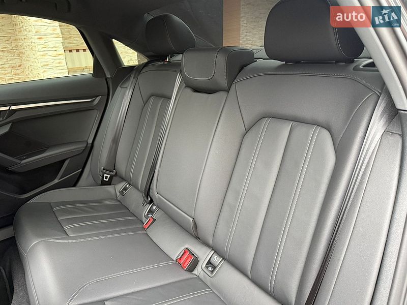 Седан Audi A3 2022 в Чернівцях