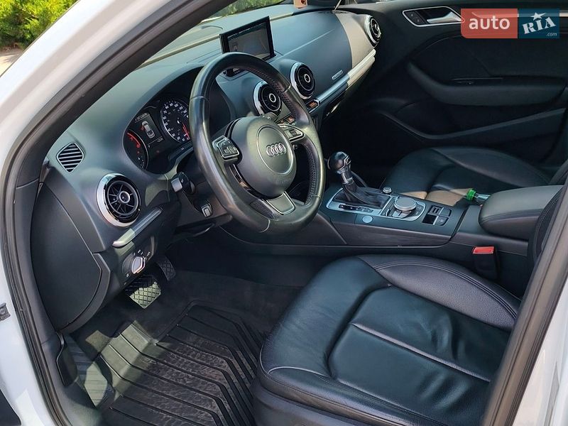Седан Audi A3 2015 в Николаеве