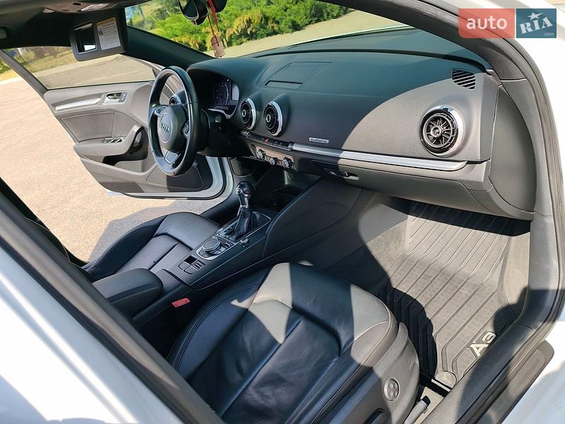 Седан Audi A3 2015 в Николаеве