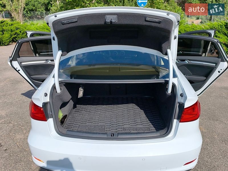 Седан Audi A3 2015 в Николаеве