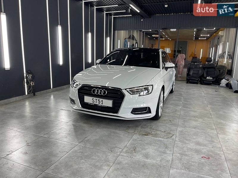 Седан Audi A3 2016 в Киеве