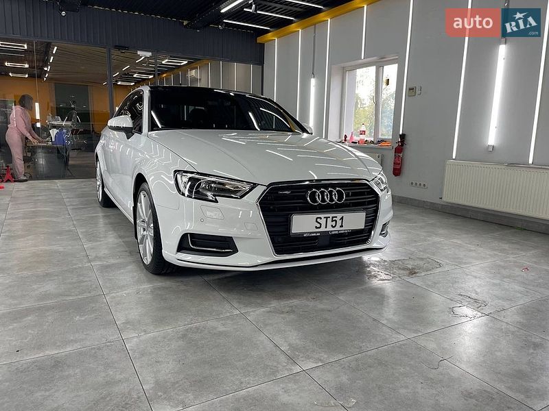 Седан Audi A3 2016 в Киеве