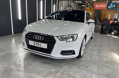 Седан Audi A3 2016 в Киеве