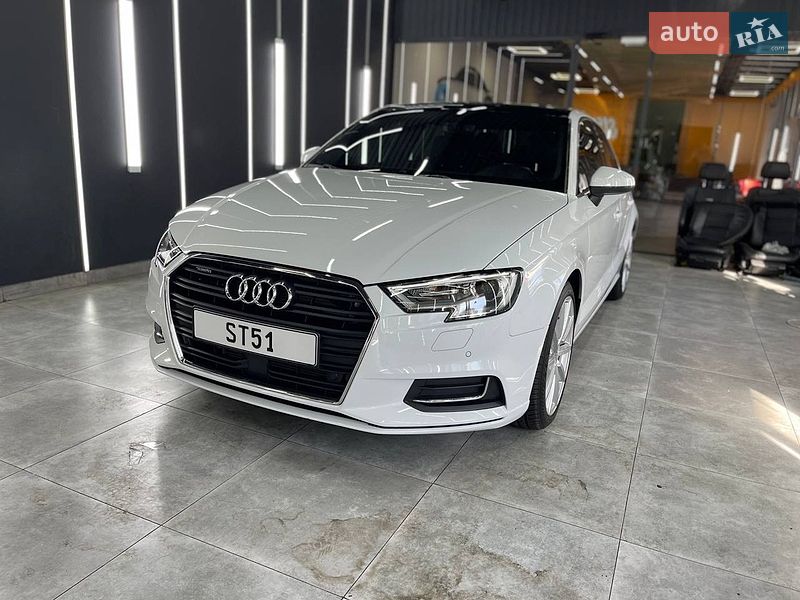 Седан Audi A3 2016 в Киеве