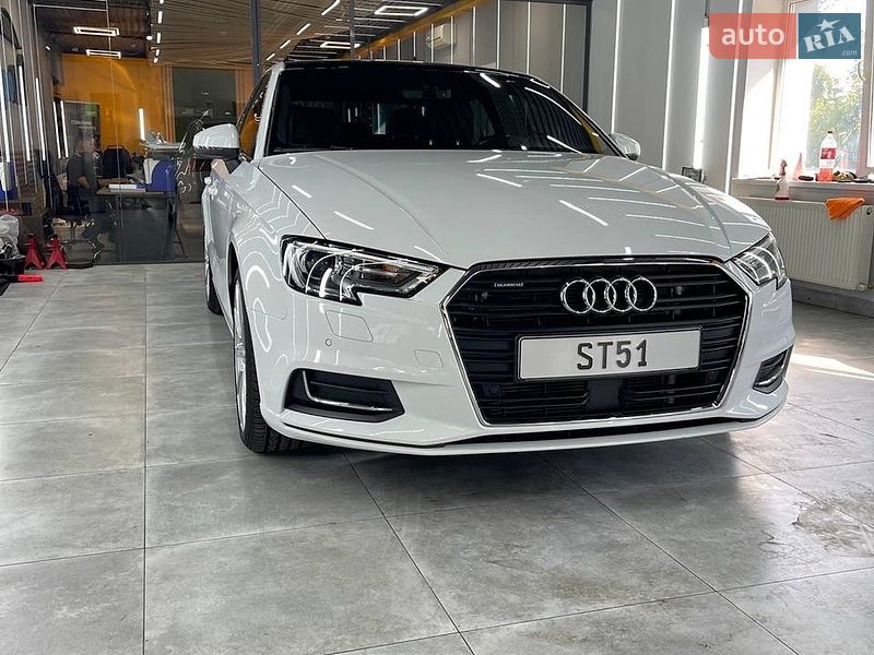 Седан Audi A3 2016 в Киеве