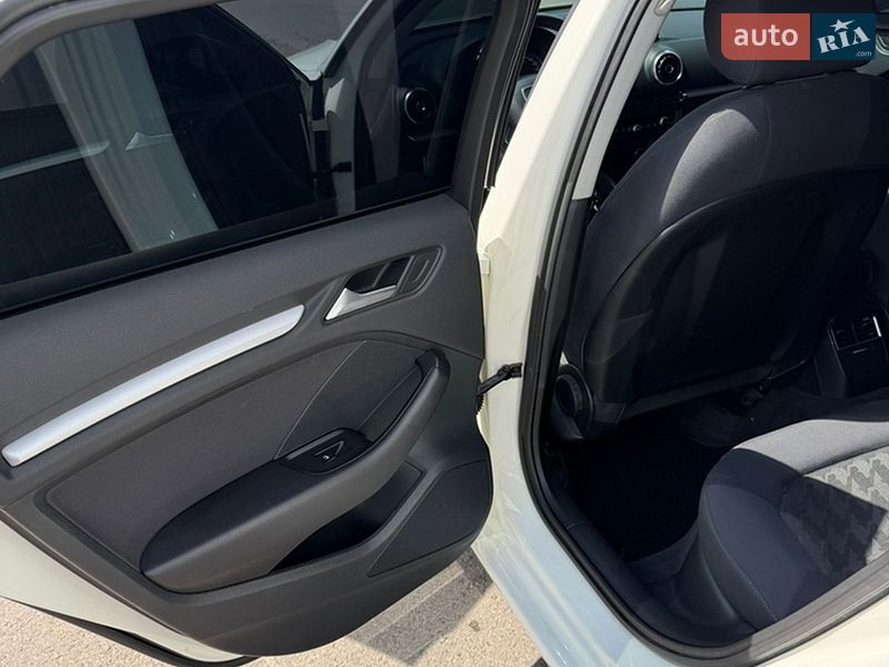 Хэтчбек Audi A3 2013 в Харькове