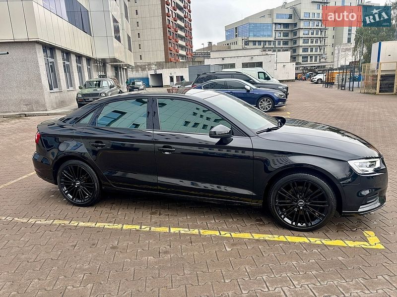 Седан Audi A3 2018 в Киеве
