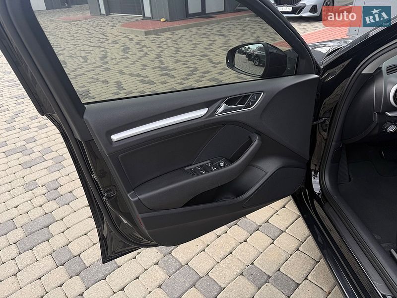 Седан Audi A3 2016 в Мукачево
