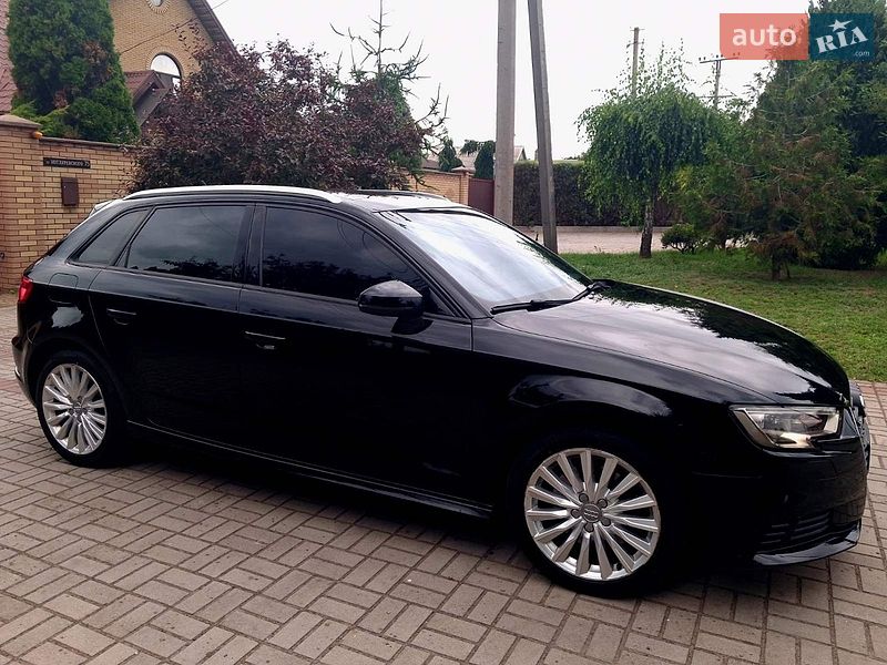 Хэтчбек Audi A3 2016 в Запорожье