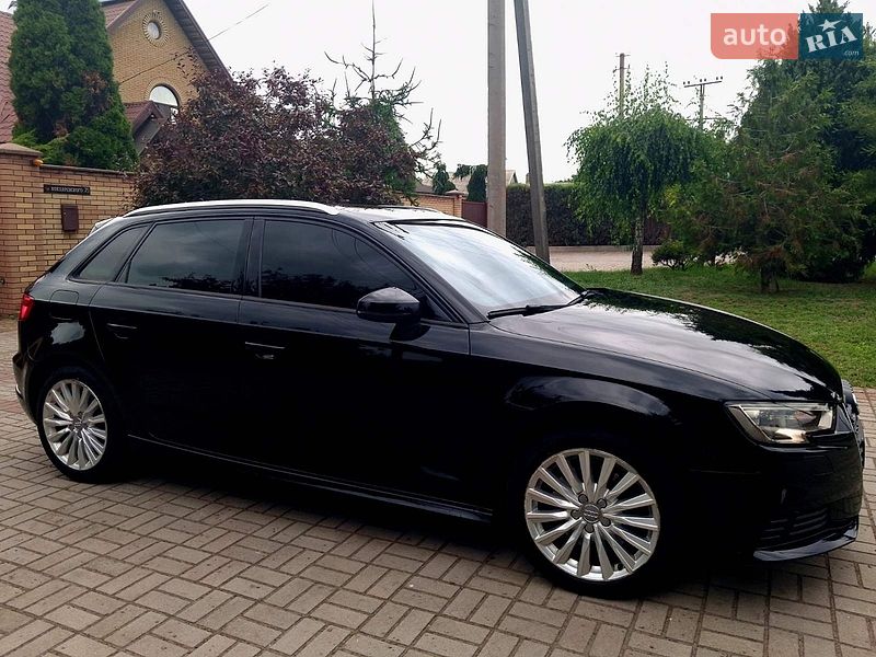 Хэтчбек Audi A3 2016 в Запорожье
