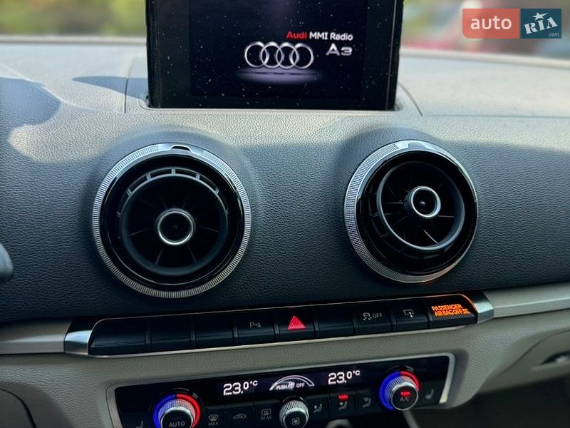 Седан Audi A3 2015 в Чернівцях