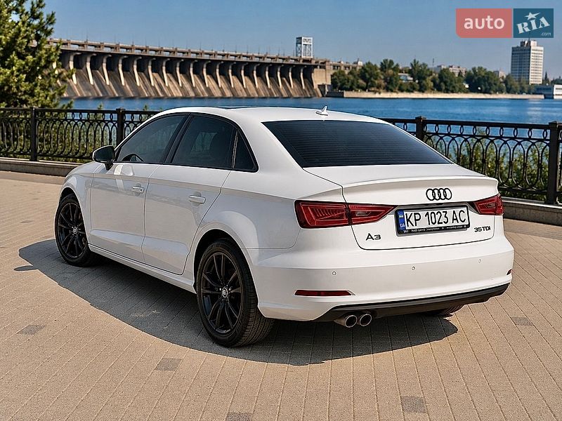 Седан Audi A3 2015 в Запорожье