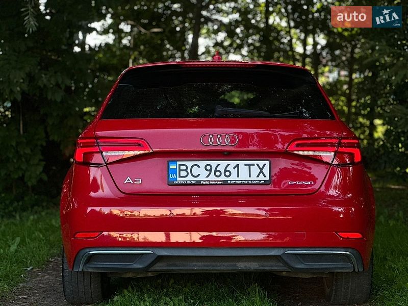 Седан Audi A3 2016 в Львові