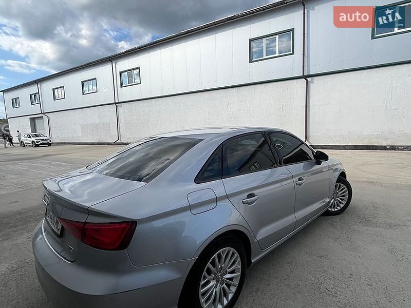 Седан Audi A3 2016 в Вінниці