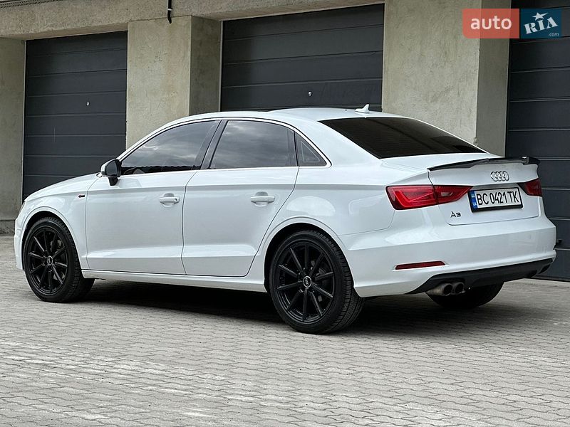 Седан Audi A3 2015 в Дрогобыче