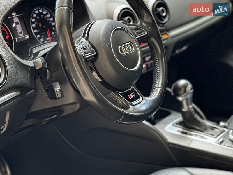 Седан Audi A3 2015 в Дрогобыче