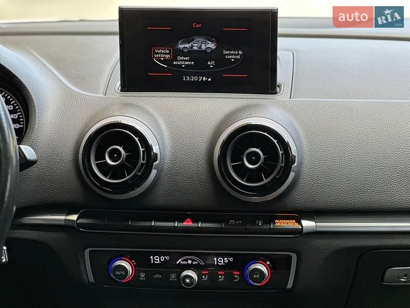 Седан Audi A3 2015 в Дрогобыче