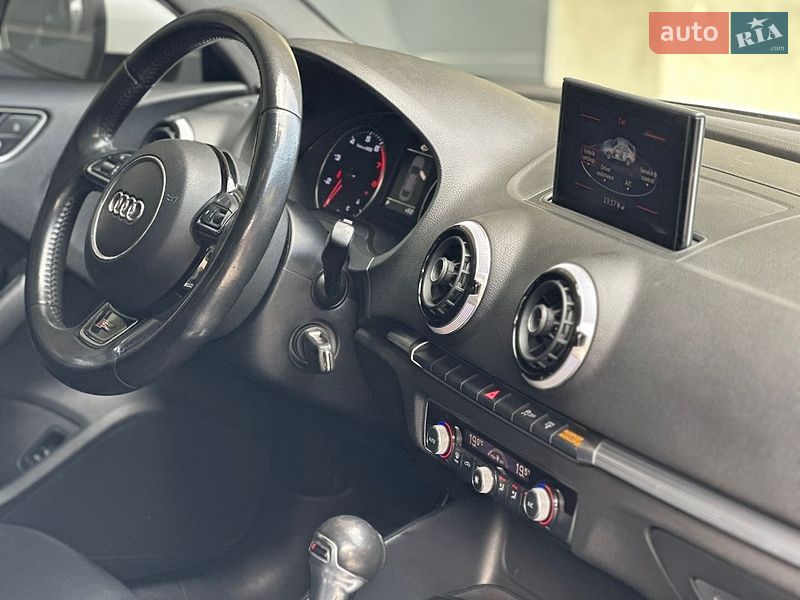 Седан Audi A3 2015 в Дрогобыче
