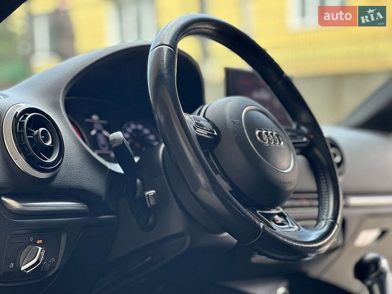 Седан Audi A3 2015 в Дрогобыче