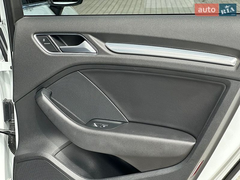 Седан Audi A3 2015 в Дрогобыче