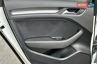 Седан Audi A3 2015 в Дрогобыче