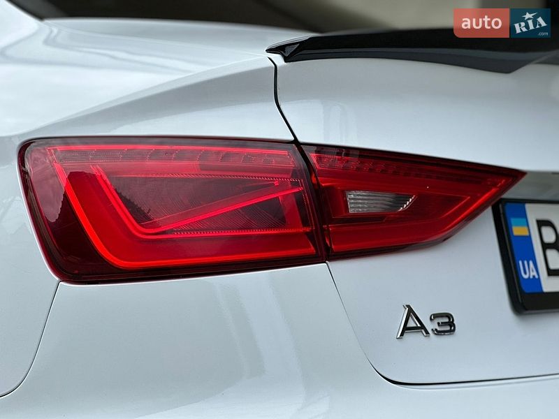 Седан Audi A3 2015 в Дрогобыче