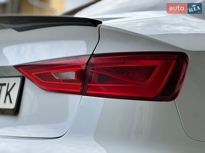 Седан Audi A3 2015 в Дрогобыче
