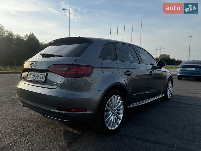 Хетчбек Audi A3 2016 в Самборі