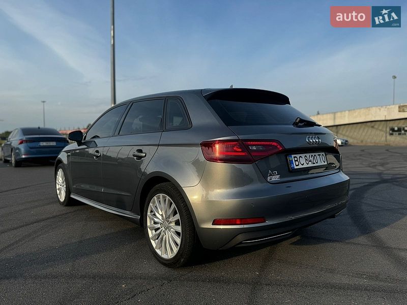 Хетчбек Audi A3 2016 в Самборі
