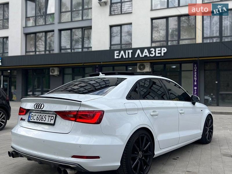 Седан Audi A3 2016 в Новояворівську