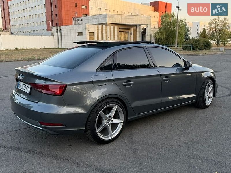 Седан Audi A3 2017 в Киеве