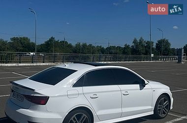 Седан Audi A3 2017 в Киеве