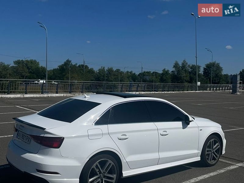 Седан Audi A3 2017 в Киеве
