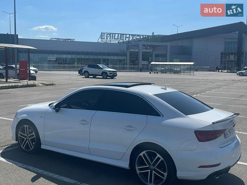 Седан Audi A3 2017 в Киеве