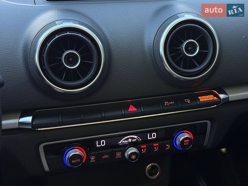 Седан Audi A3 2015 в Ровно