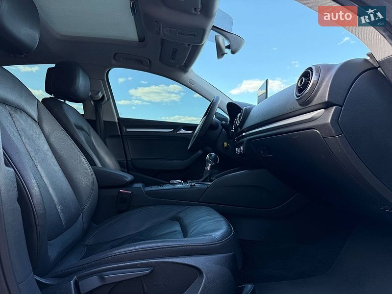 Седан Audi A3 2015 в Ровно