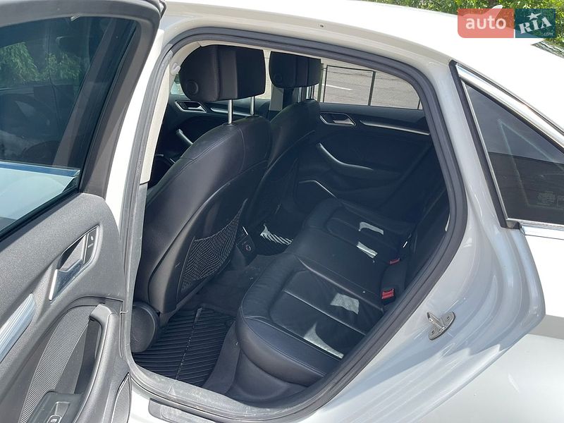 Седан Audi A3 2014 в Рівному