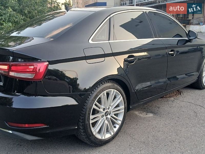 Седан Audi A3 2018 в Сумах