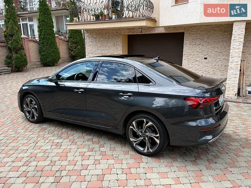 Седан Audi A3 2022 в Чернівцях