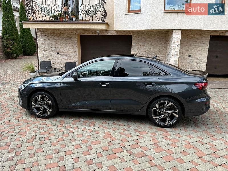 Седан Audi A3 2022 в Чернівцях