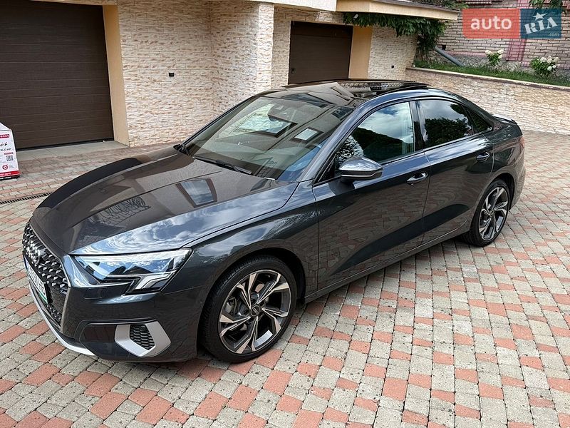 Седан Audi A3 2022 в Чернівцях