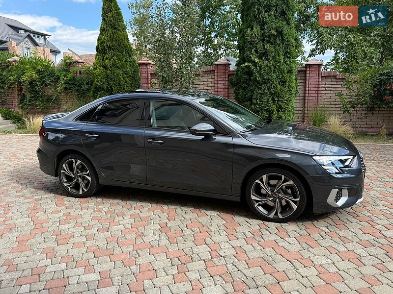 Седан Audi A3 2022 в Чернівцях