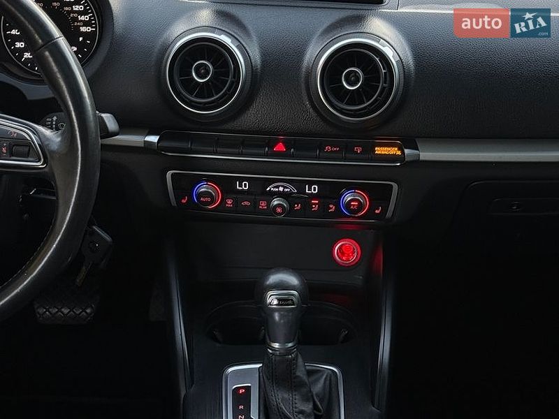 Седан Audi A3 2014 в Ужгороді
