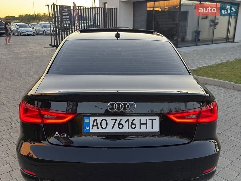 Седан Audi A3 2014 в Ужгороді