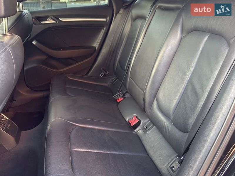 Седан Audi A3 2014 в Ужгороді