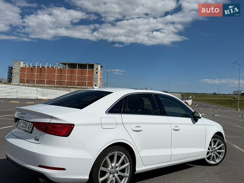 Седан Audi A3 2015 в Львове