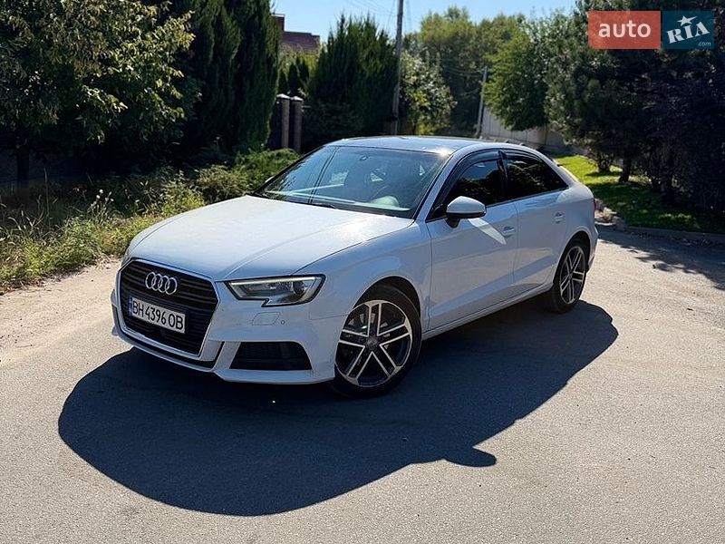 Седан Audi A3 2017 в Дніпрі