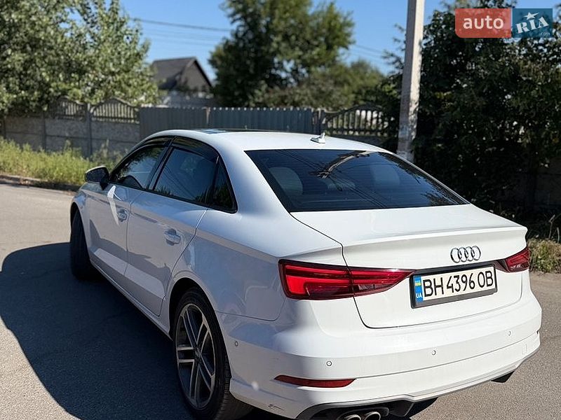 Седан Audi A3 2017 в Дніпрі