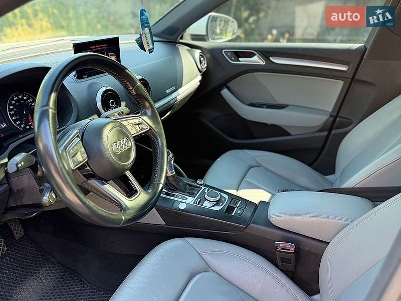 Седан Audi A3 2017 в Дніпрі